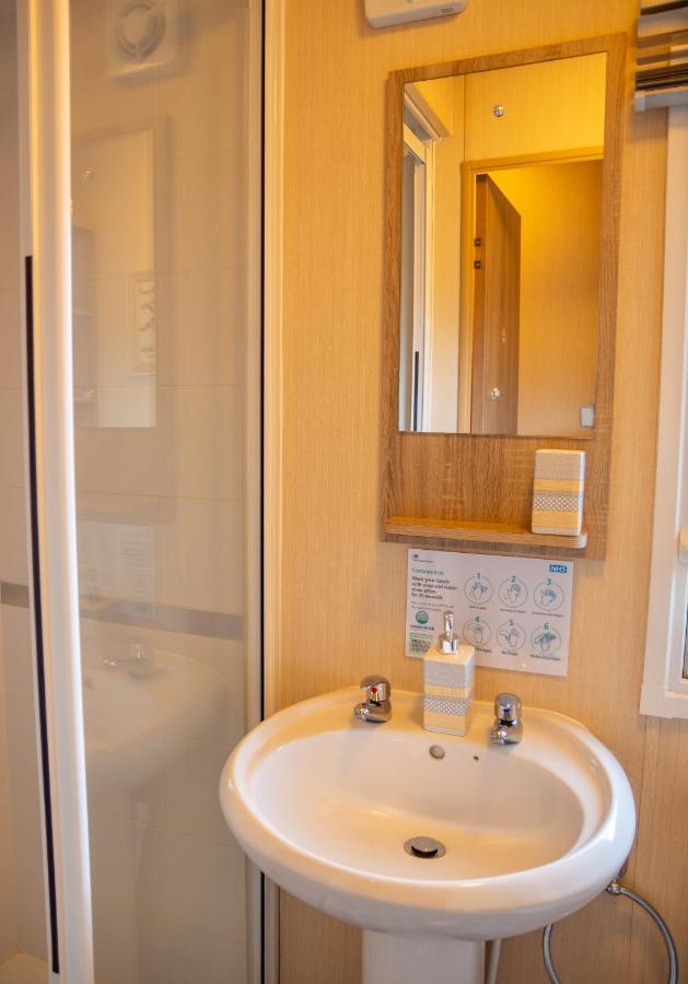 Luxury Lancaster Lodge - The Best Hot Tub Getaway! Tattershall Exterior photo