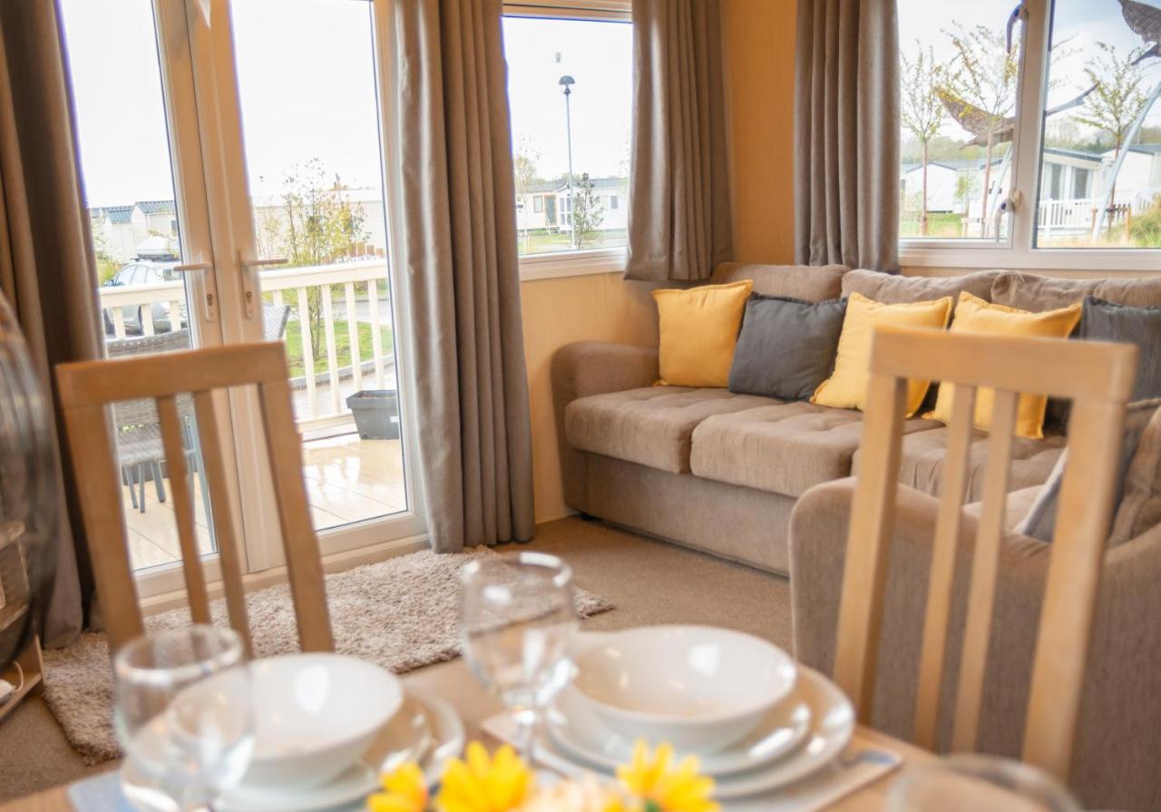 Luxury Lancaster Lodge - The Best Hot Tub Getaway! Tattershall Exterior photo
